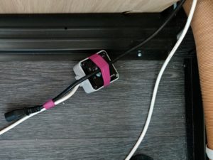 Thermenschalter samt Kabel an ein zweites Kabel geklebt