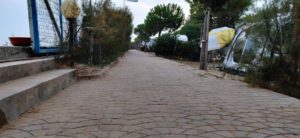 Promenade entlang des Strands