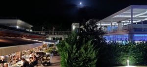 Blick über das Restaurant und die Lounch Bar