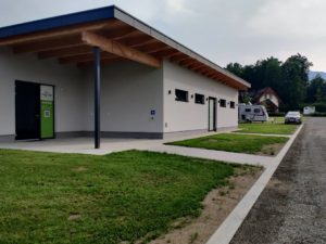 Büro- und Sanitärgebäude