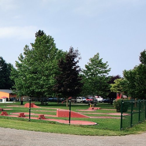 Mini-Golf im Freibad